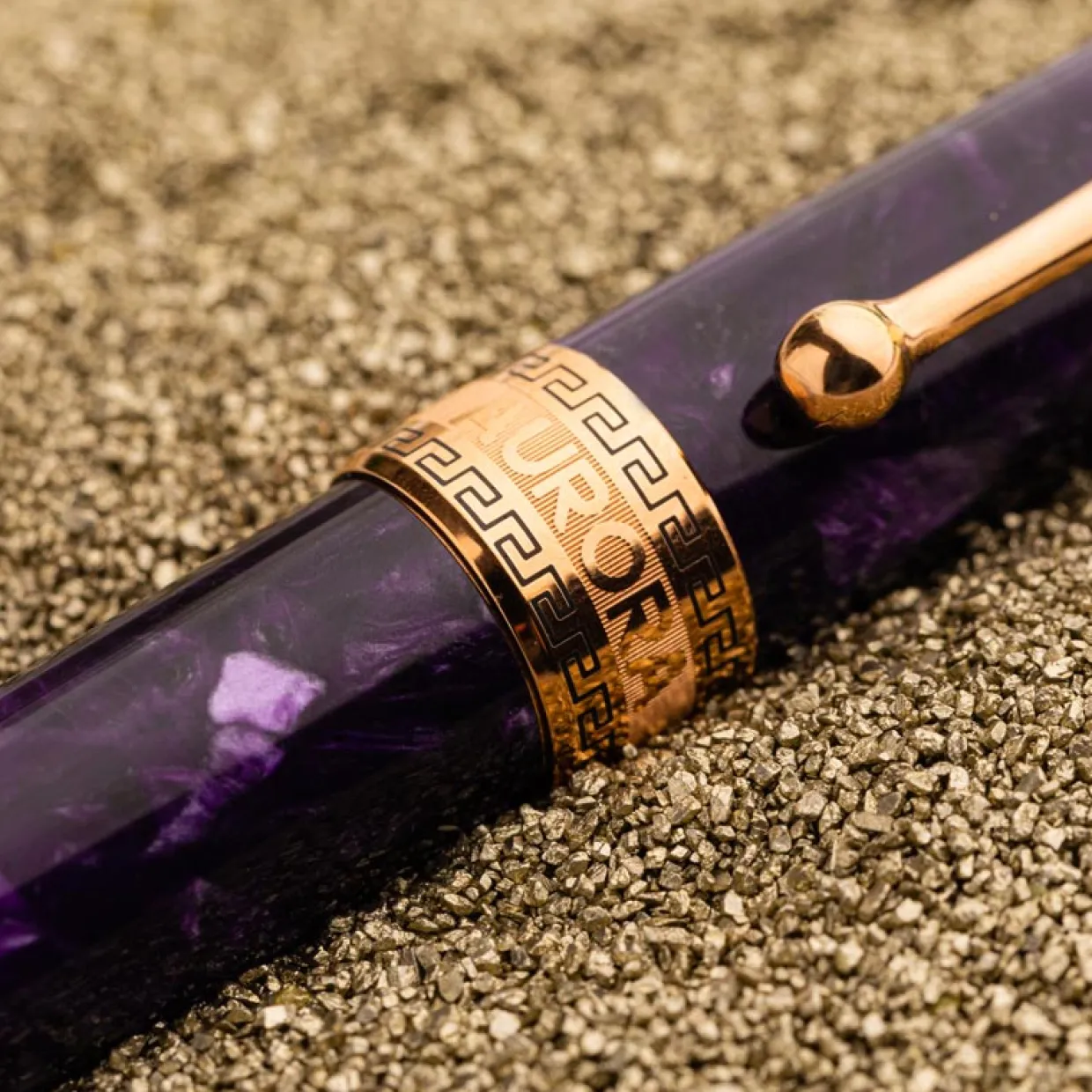 Aurora Optima Viola Fountain Pen