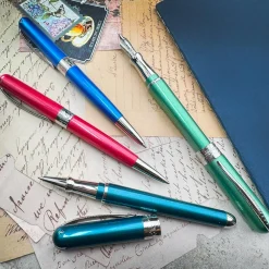 Pineider Avatar UR Art Shiny Fountain Pen