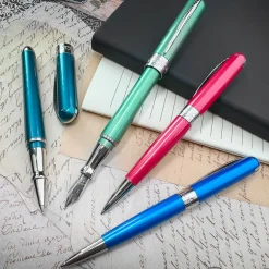 Pineider Avatar UR Art Shiny Fountain Pen