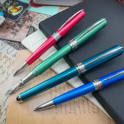 Pineider Avatar UR Art Shiny Fountain Pen